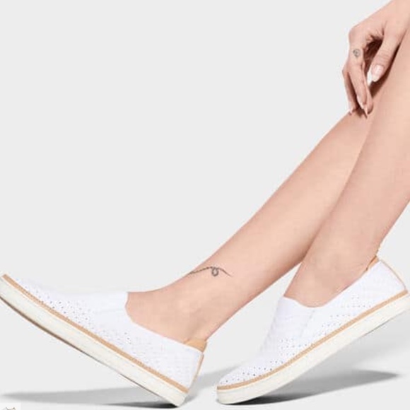 UGG Chevron White Knit Summer Sneaker Flats - Picture 1 of 9